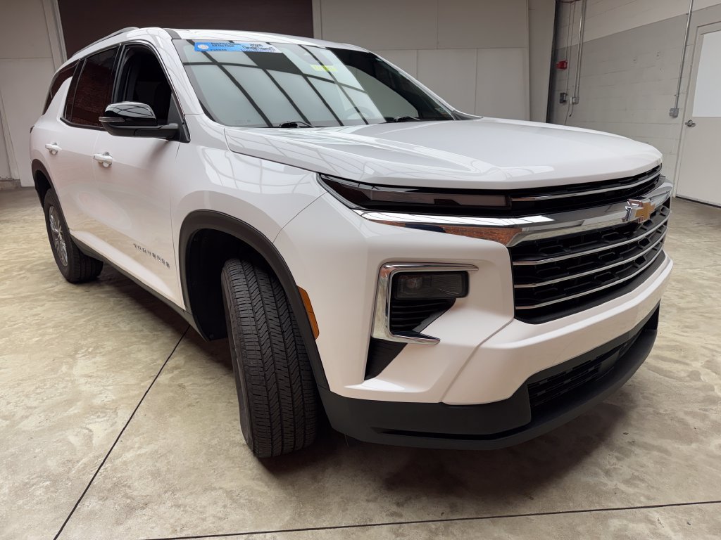 Used 2026 Chevrolet Traverse LT FWD image 6