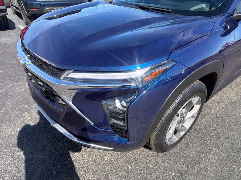 Used 2024 Chevrolet Trax LT w/ Driver Confidence Package FWD image 17