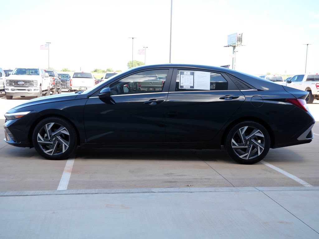 Used 2025 Hyundai Elantra SEL FWD image 3