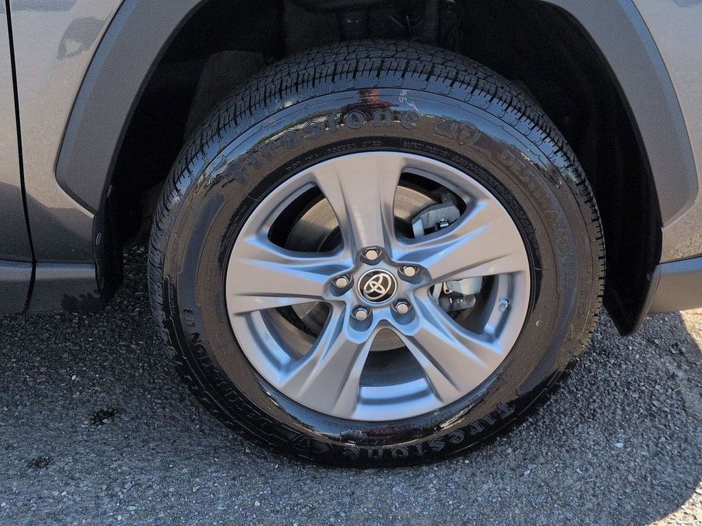 Used 2022 Toyota RAV4 LE AWD/4WD image 28