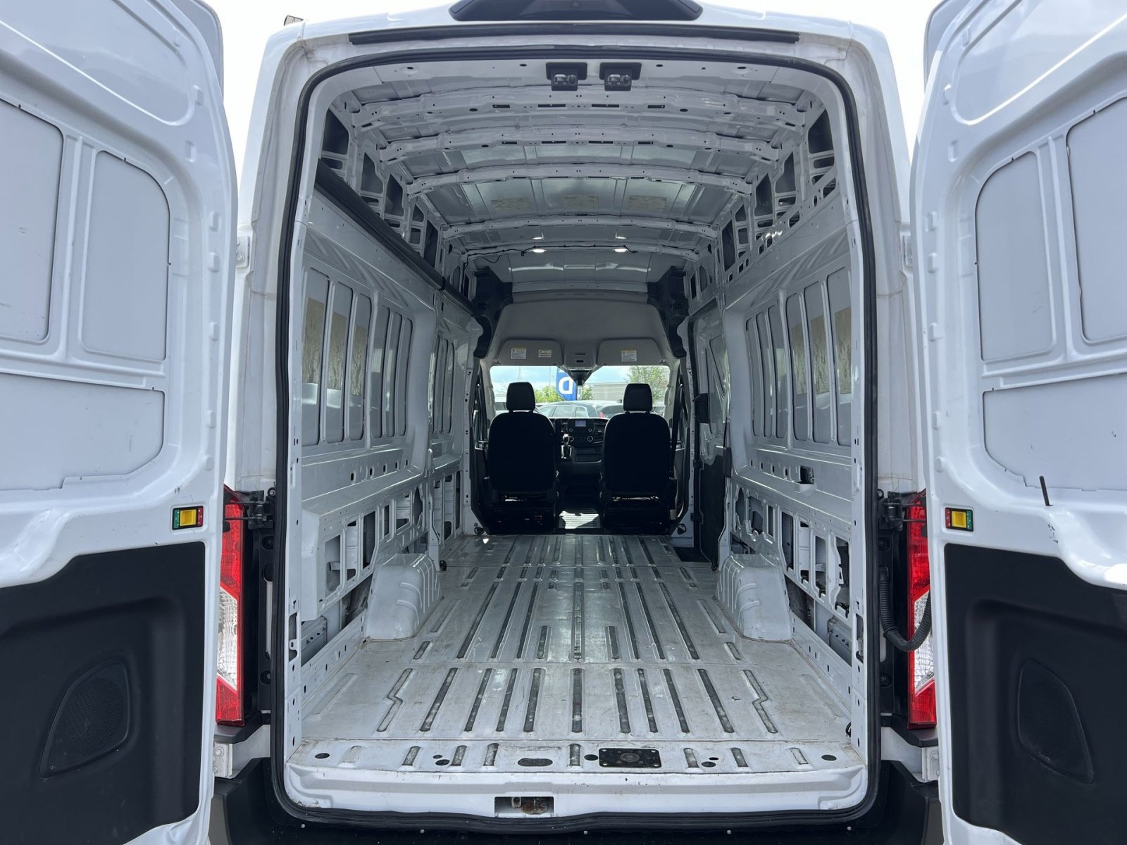 Certified 2024 Ford Transit 250 148 High Roof Extended RWD image 31
