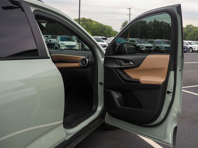 Used 2025 Chevrolet Equinox ACTIV FWD image 17
