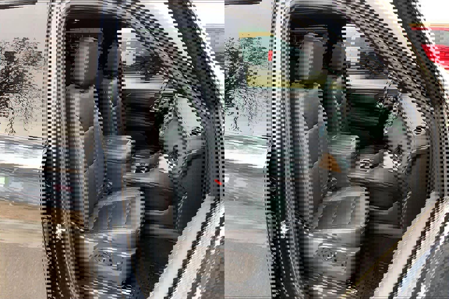 Used 2021 Chevrolet Tahoe Z71 w/ Z71 Signature Package image 22