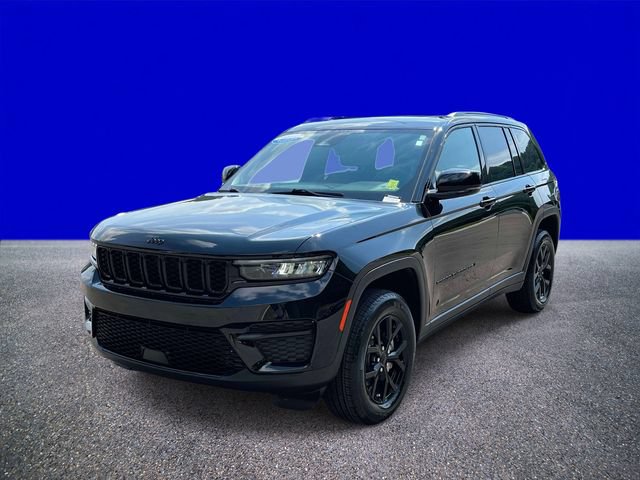 Used 2025 Jeep Grand Cherokee Altitude AWD/4WD image 7