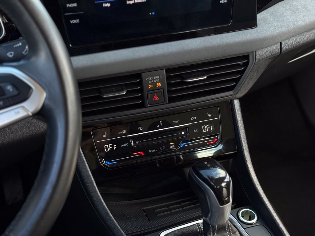 Used 2025 Volkswagen Jetta SE FWD image 18
