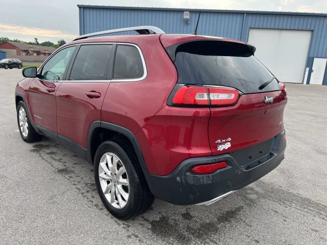 Used 2017 Jeep Cherokee Limited w/ Luxury Group AWD/4WD image 2