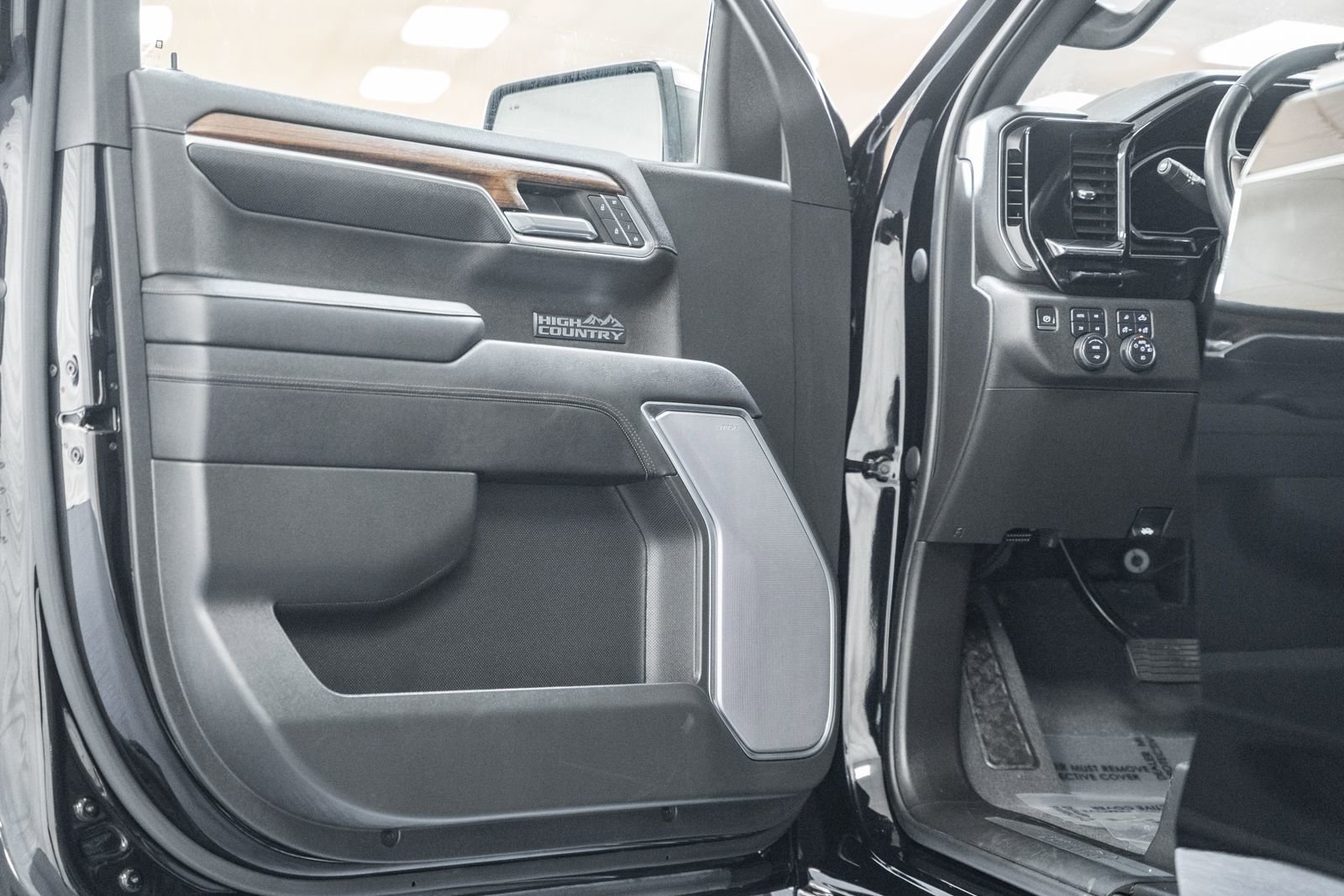 Used 2023 Chevrolet Silverado 1500 High Country w/ High Country Premium Package image 48