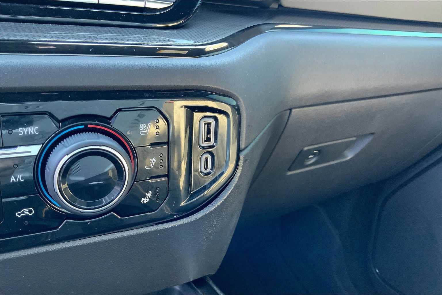 Used 2024 Chevrolet Silverado 1500 ZR2 w/ Technology Package image 31