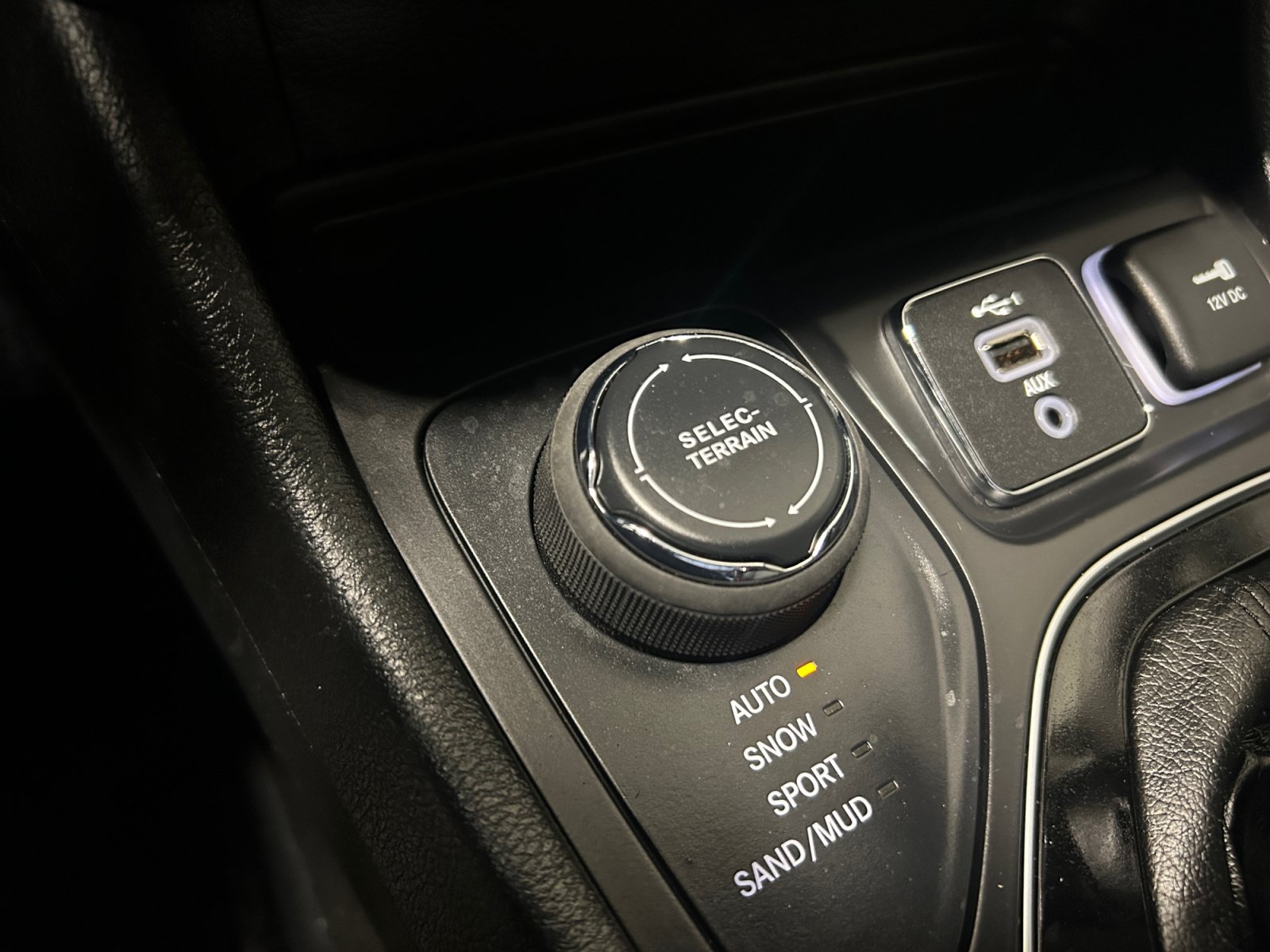 Used 2022 Jeep Cherokee Limited AWD/4WD image 19
