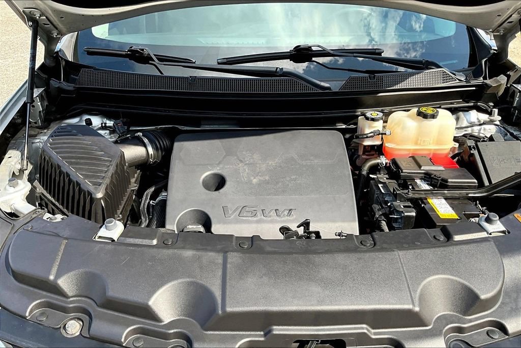 Used 2021 Chevrolet Traverse LT FWD image 33