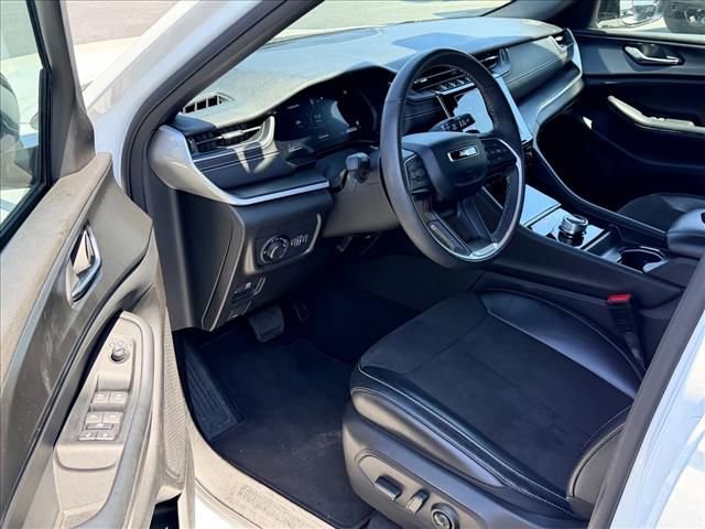 Used 2024 Jeep Grand Cherokee Altitude RWD image 10