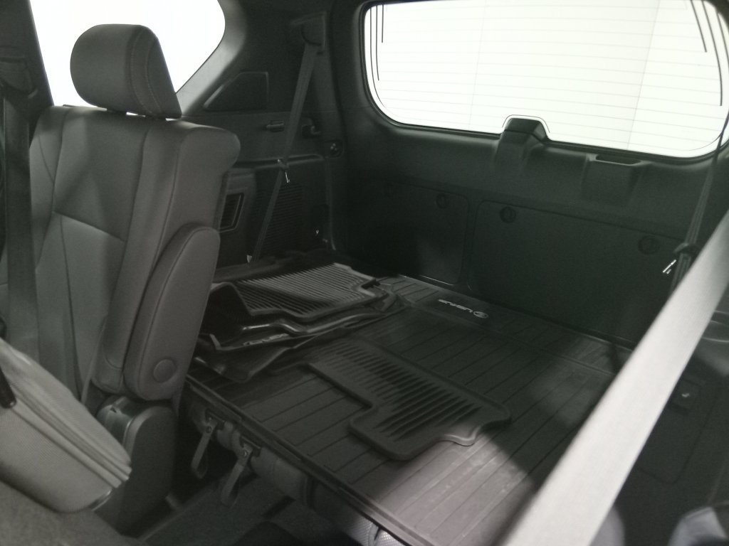 Used 2023 Lexus GX 460 Premium w/ Accessory Package AWD/4WD image 14