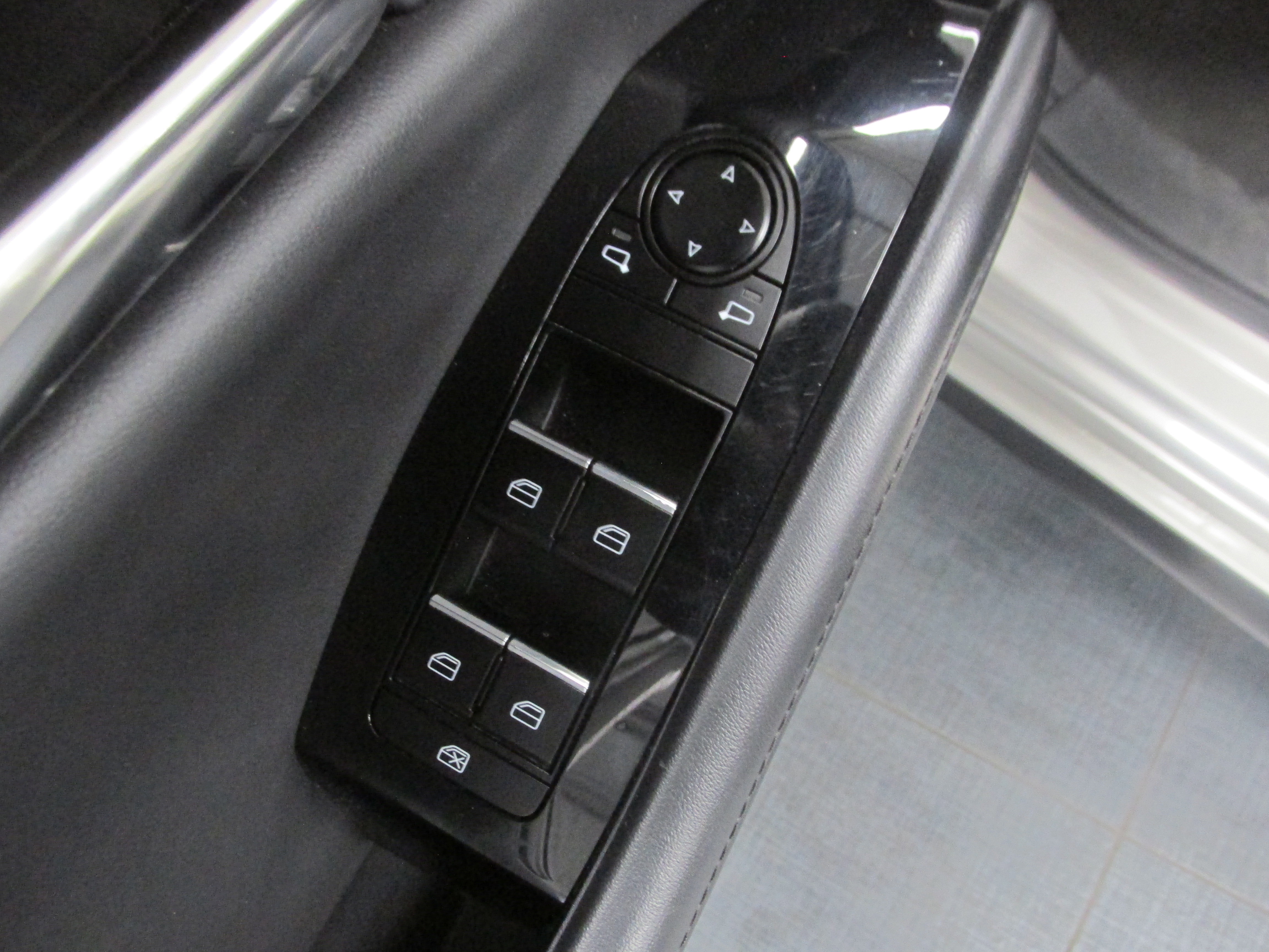 Used 2024 MAZDA MAZDA3 s image 28