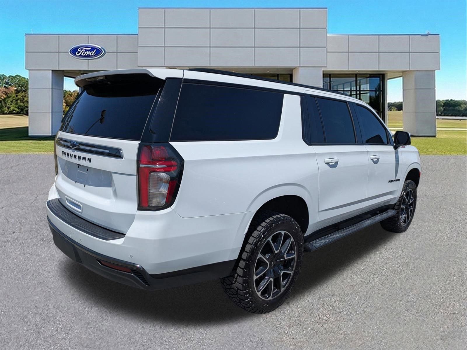 Used 2022 Chevrolet Suburban Z71 w/ Luxury Package image 3