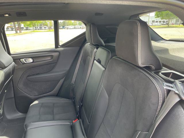 Used 2025 Volvo XC40 B5 Plus AWD/4WD image 27