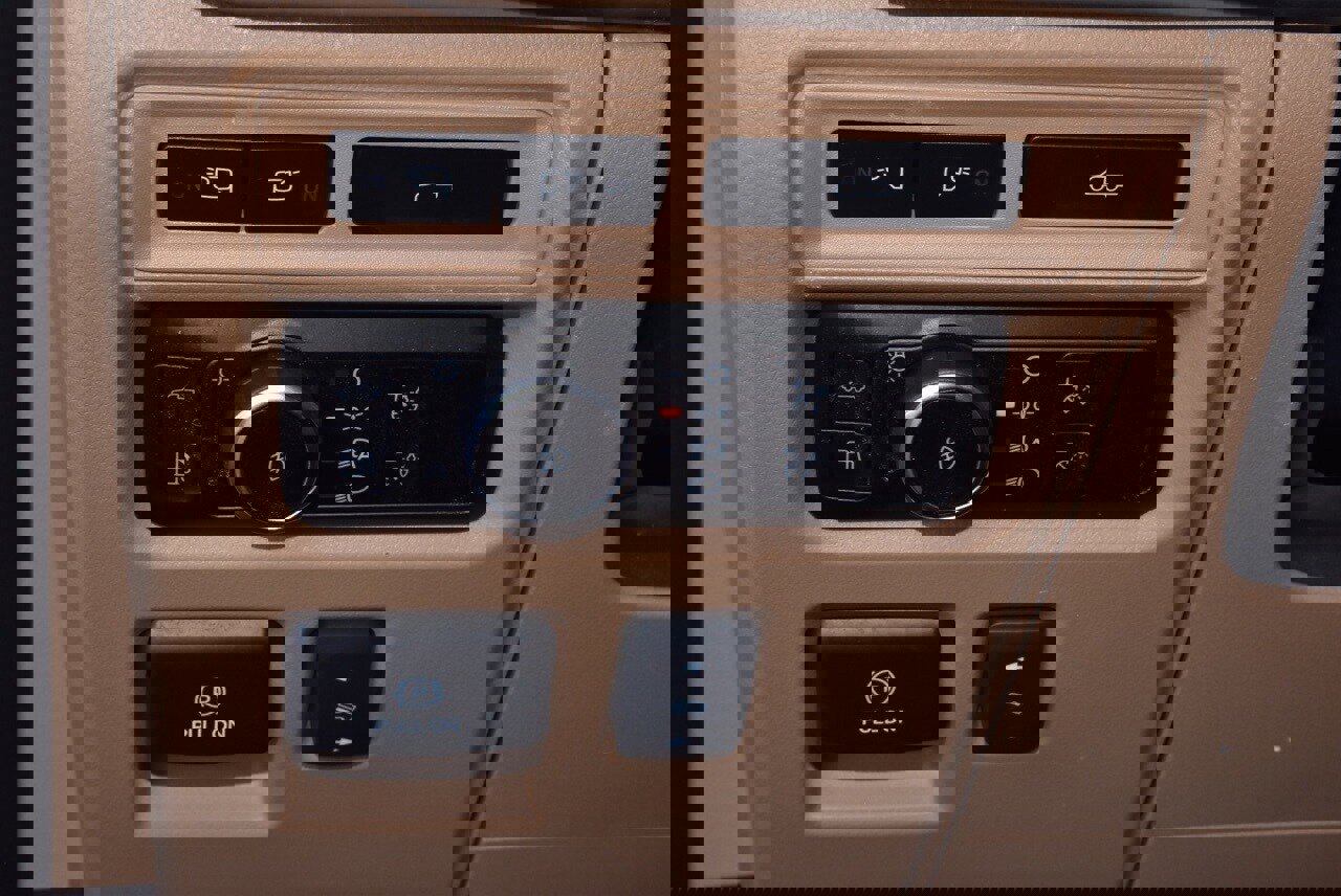 Certified 2023 Ford F150 Lariat w/ Equipment Group 502A High image 32