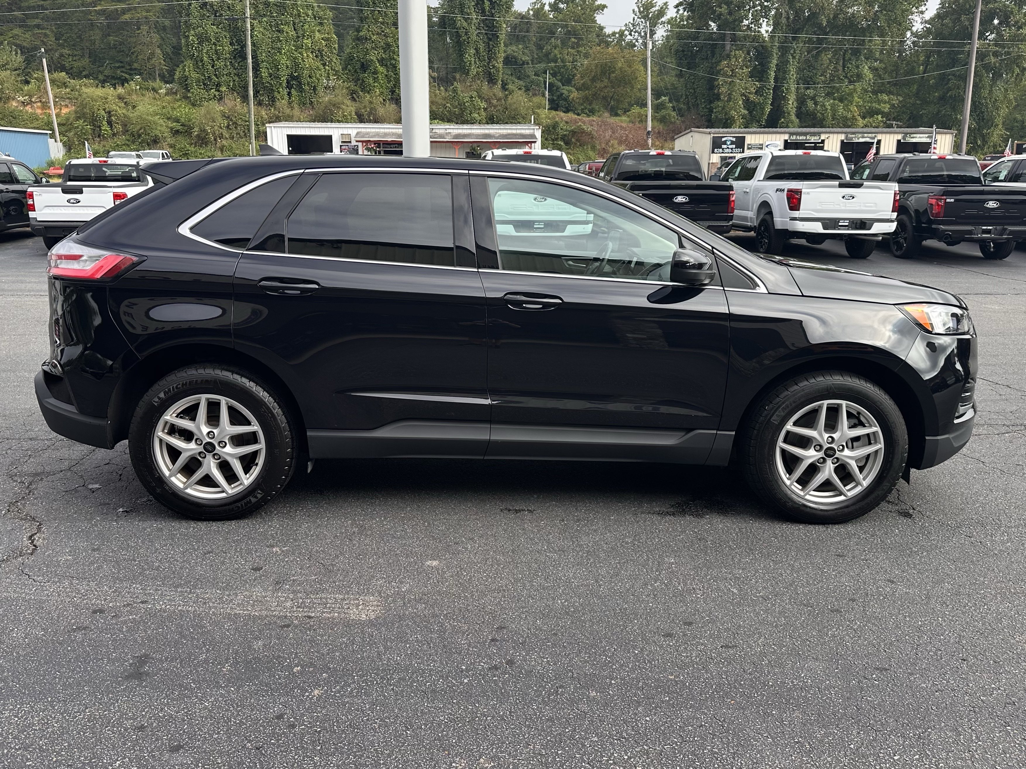 Certified 2024 Ford Edge SEL w/ Convenience Package AWD/4WD image 5