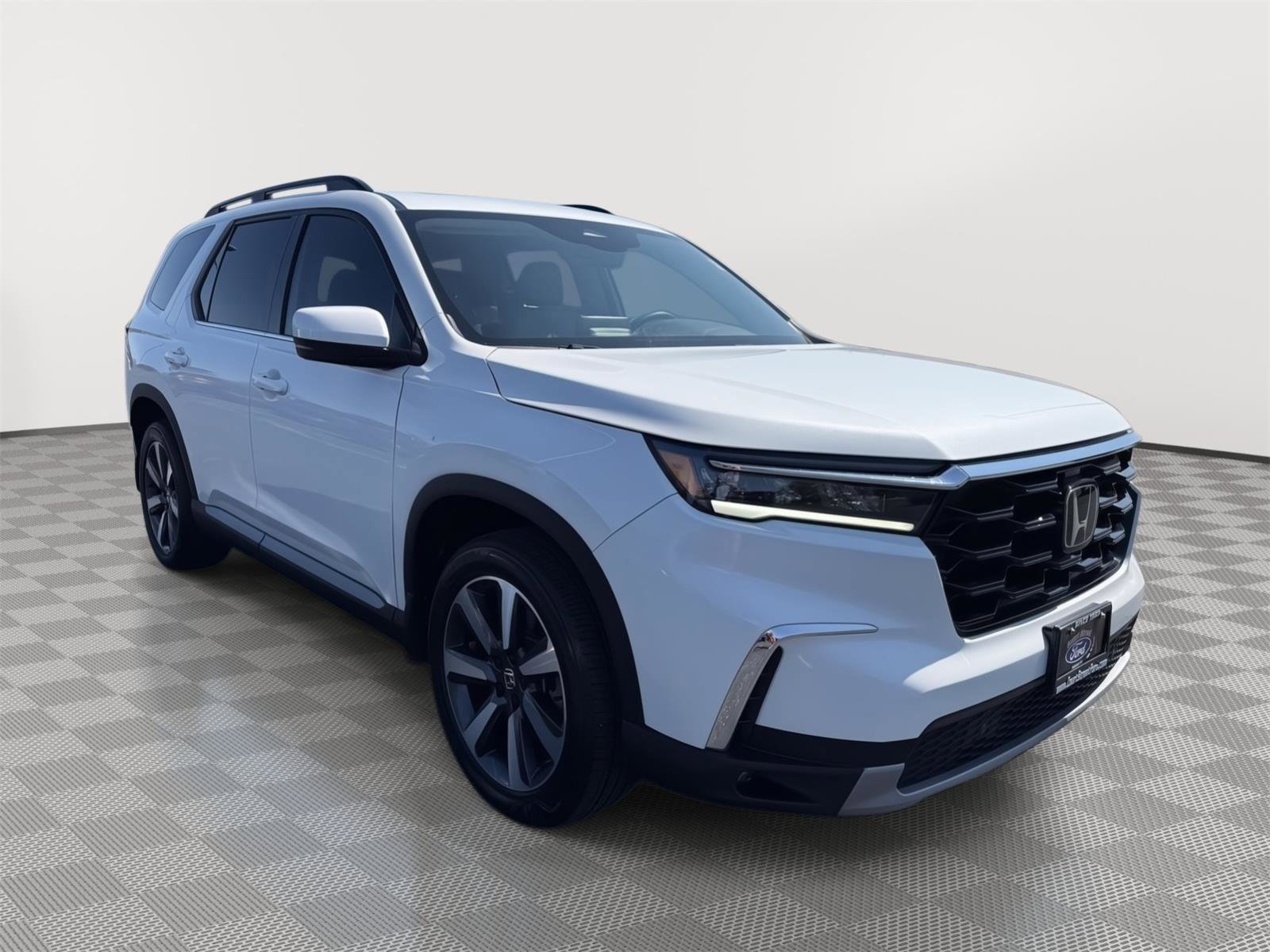 Used 2025 Honda Pilot Touring image 7