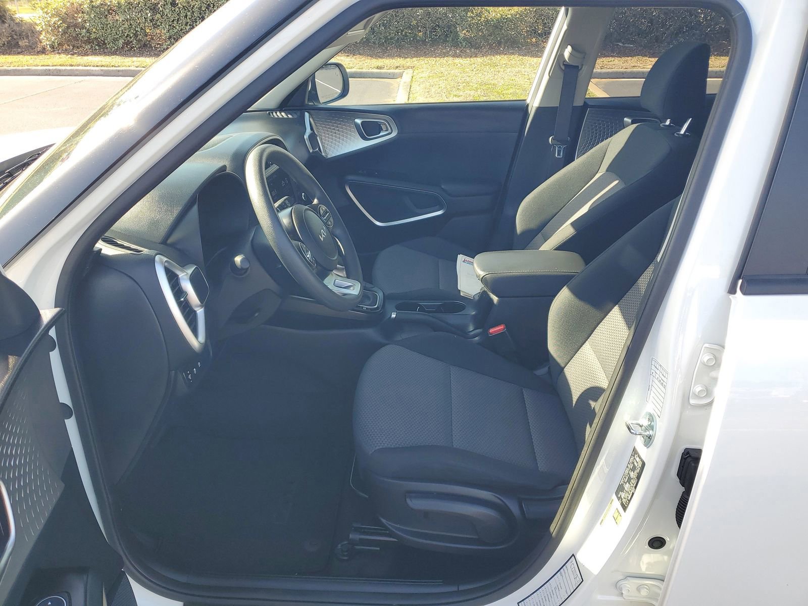 Used 2025 Kia Soul LX image 15