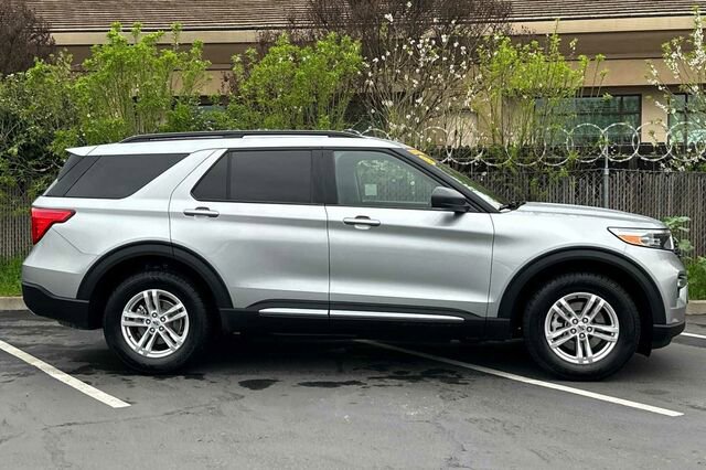 Certified 2023 Ford Explorer XLT w/ Equipment Group 202A image 7
