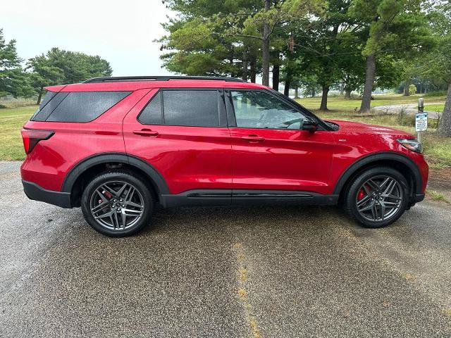 Certified 2025 Ford Explorer ST-Line w/ ST-Line Street Pack AWD/4WD image 9