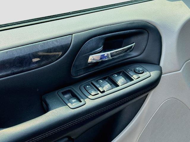 Used 2018 Dodge Grand Caravan SE w/ UConnect Hands-Free Group FWD image 15