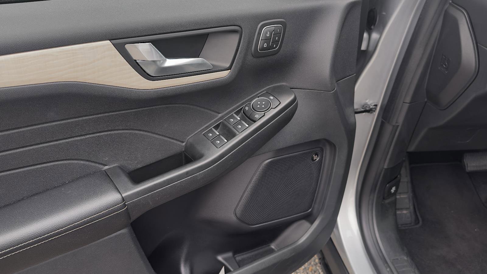 Certified 2022 Ford Escape Titanium w/ Titanium Elite Package image 12