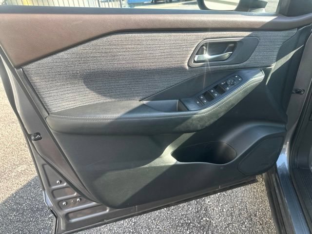 Used 2023 Nissan Rogue SV AWD/4WD image 12