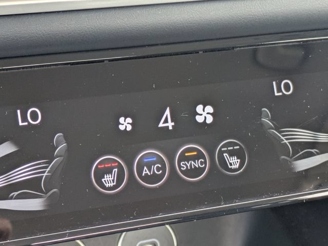 Used 2025 Genesis G70 2.5T RWD image 22