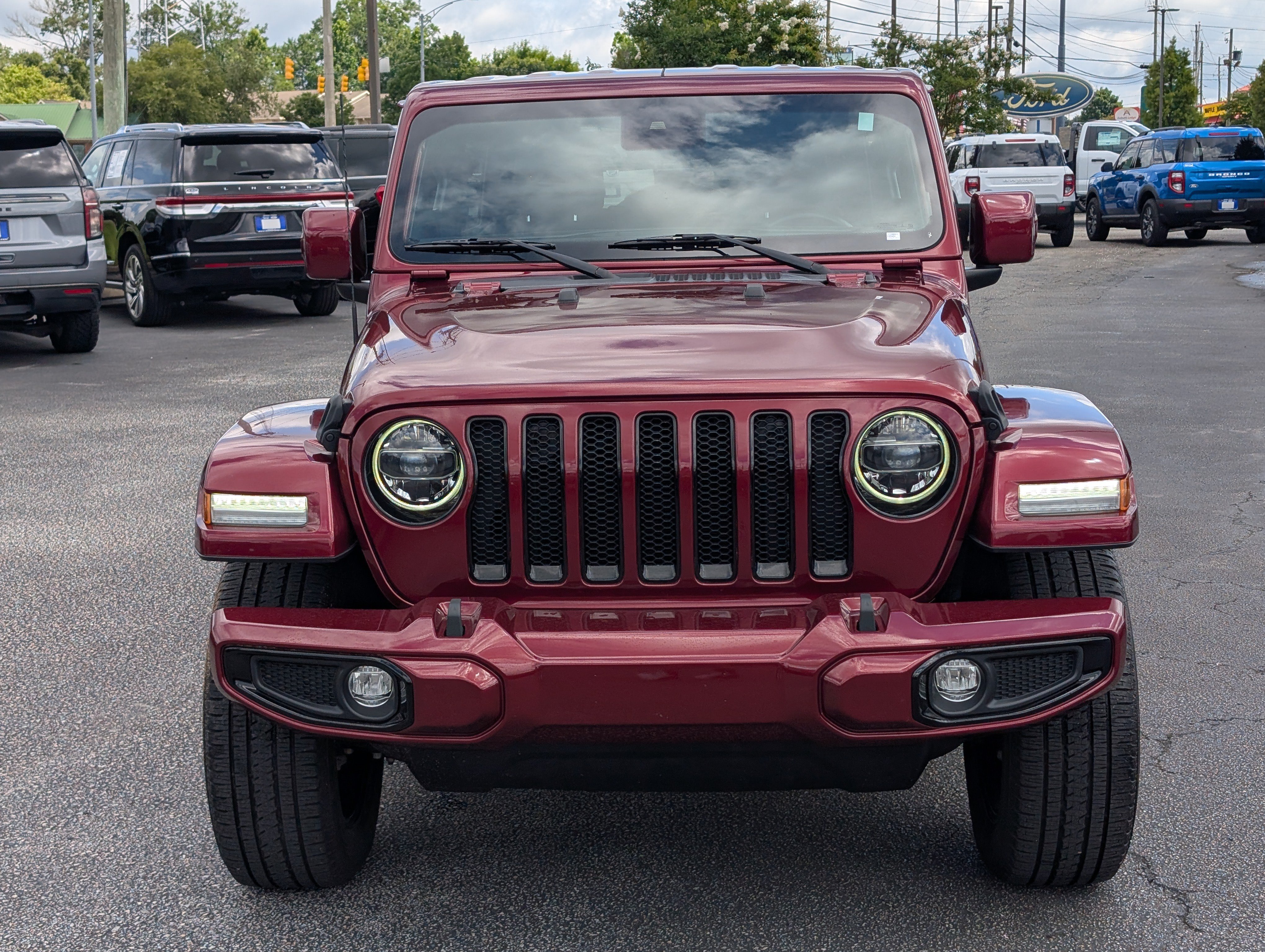 Used 2021 Jeep Wrangler Unlimited Sahara AWD/4WD image 3