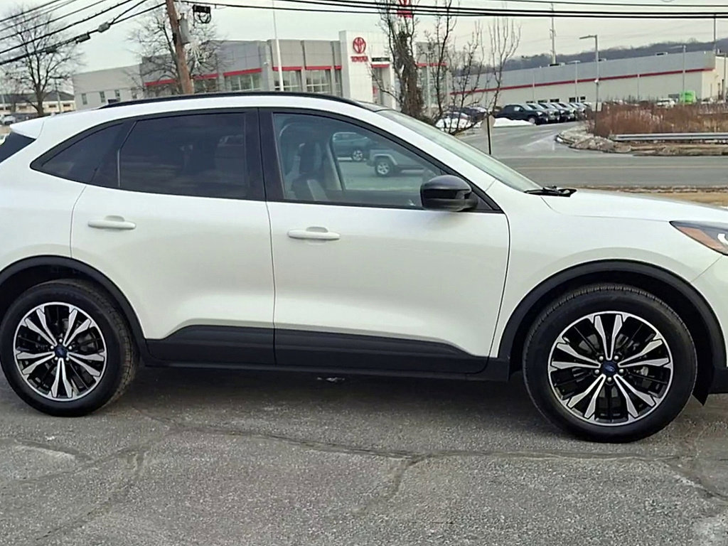 Certified 2022 Ford Escape SEL w/ SEL Stealth AWD Package image 10