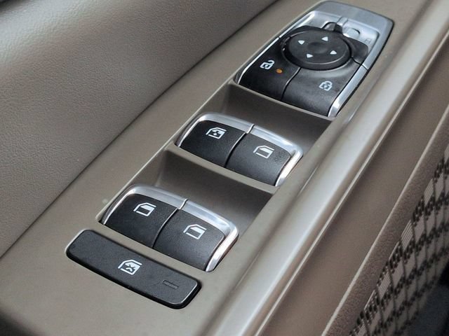 Used 2025 Kia Carnival FWD image 22