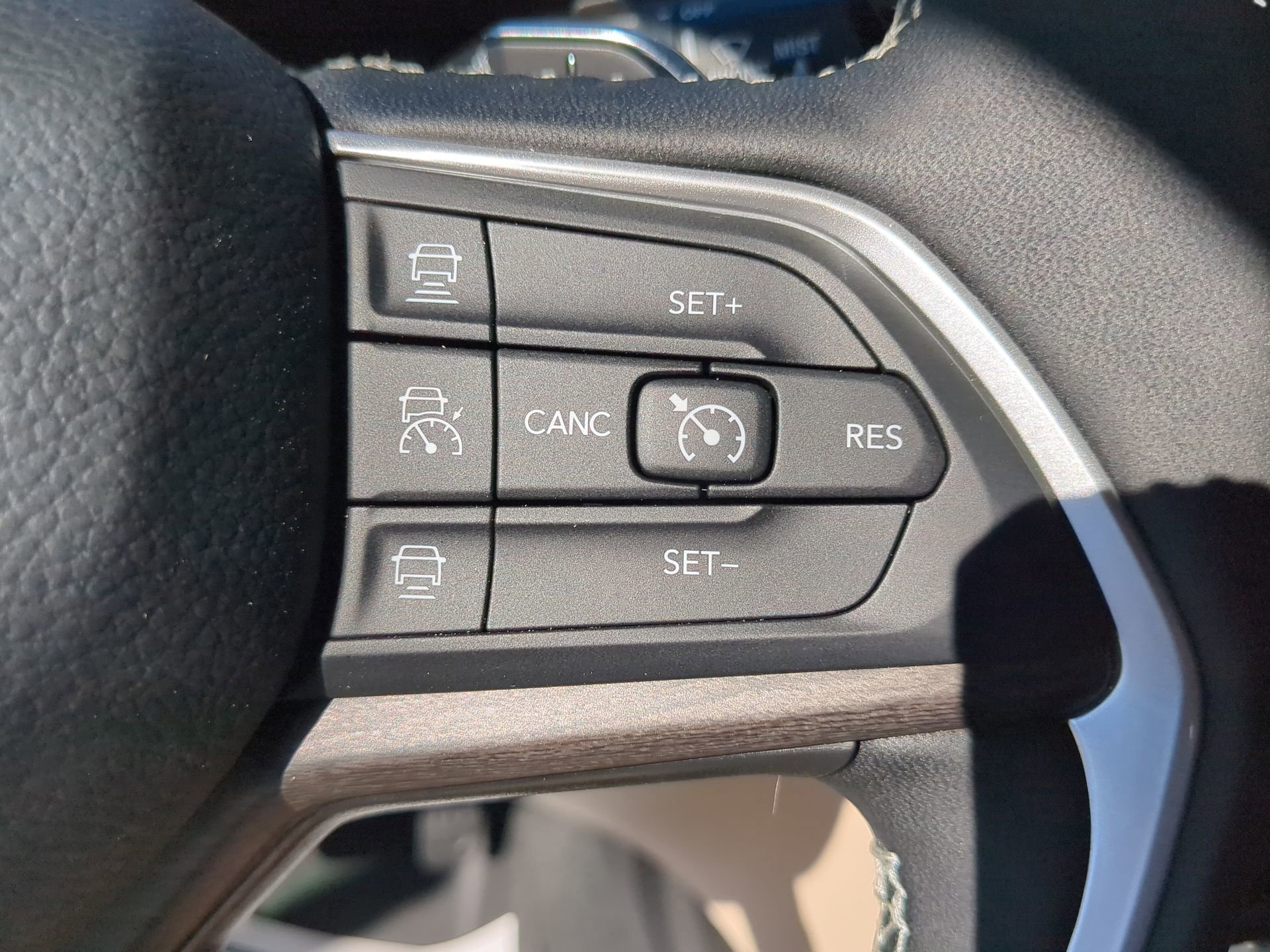 Used 2025 Jeep Grand Cherokee Limited w/ Trailer Tow Package image 58