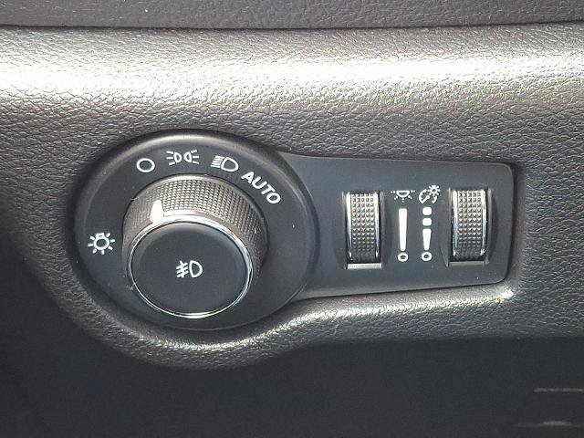 Used 2025 Chrysler Pacifica Limited FWD image 28