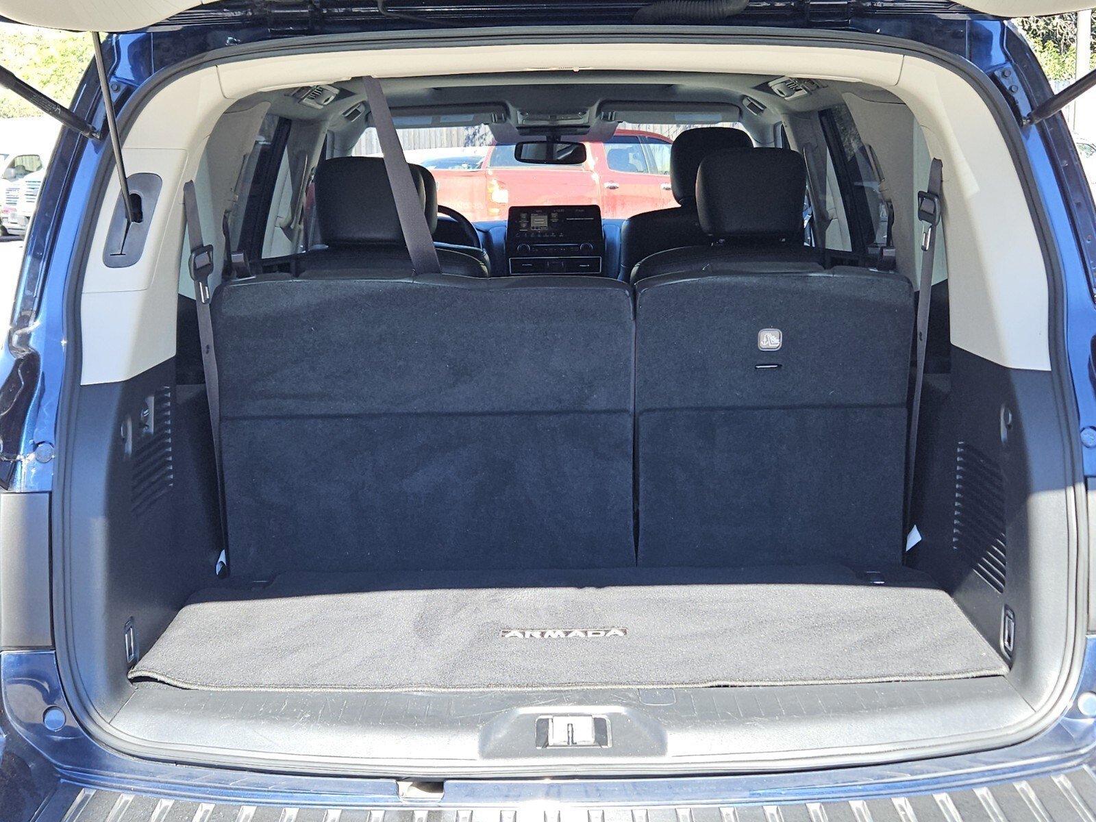 Used 2022 Nissan Armada SL w/ Captain's Chairs Package image 31