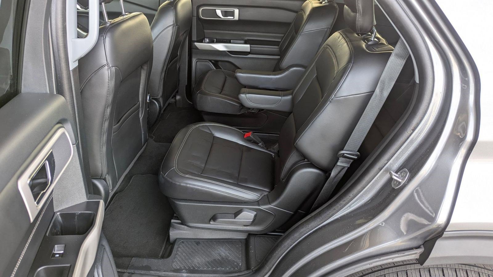 Certified 2022 Ford Explorer XLT w/ Equipment Group 202A image 13