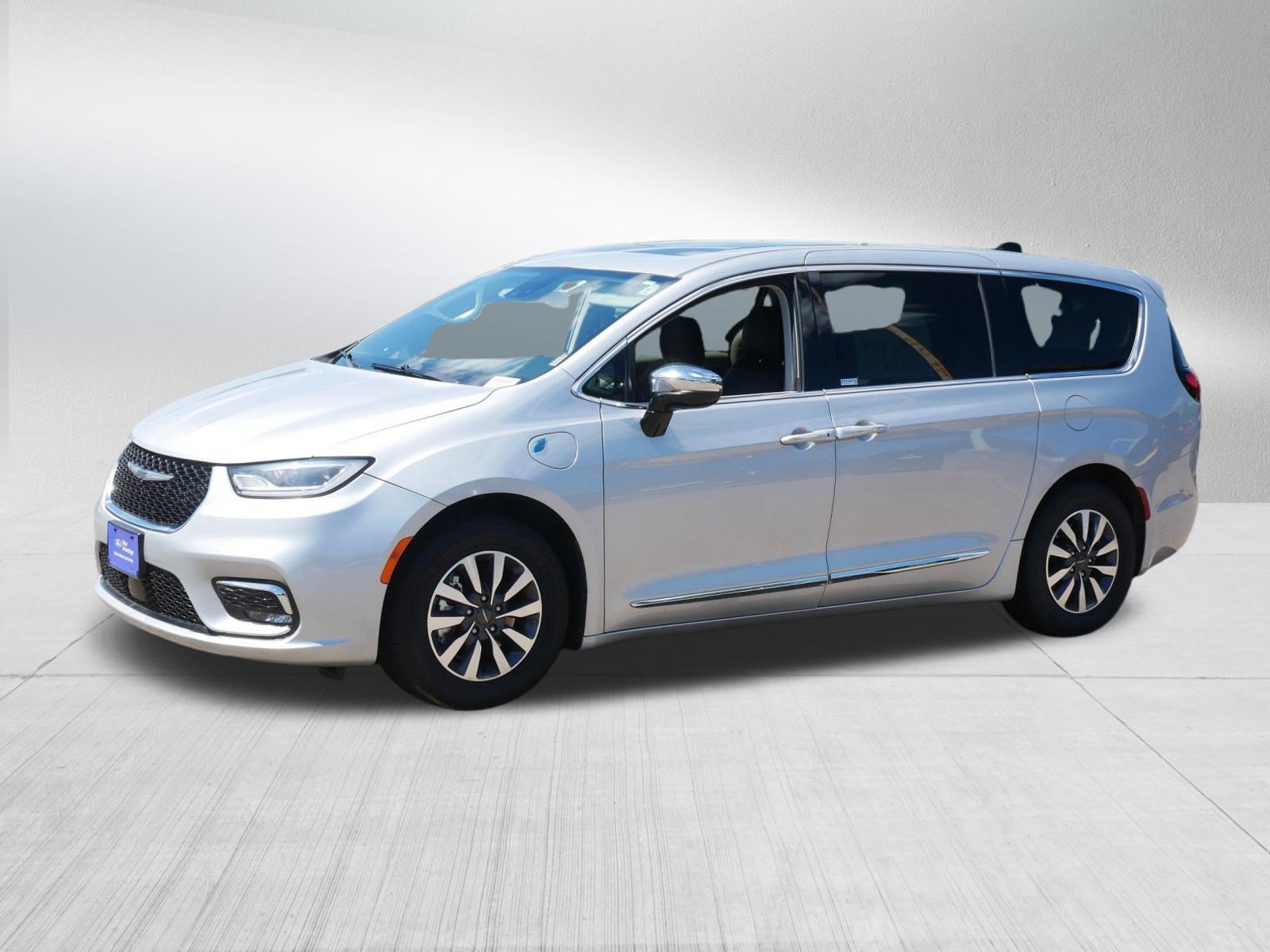Used 2023 Chrysler Pacifica Limited FWD image 3