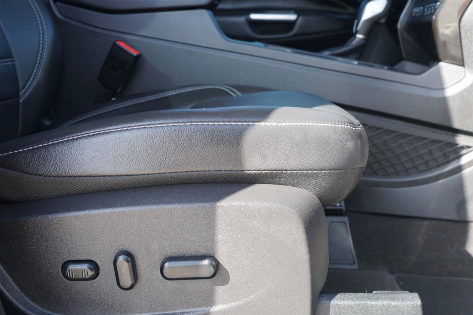 Certified 2019 Ford Escape Titanium FWD image 28