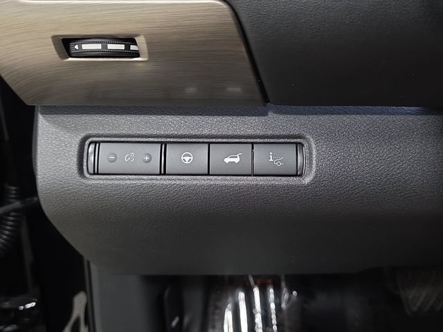 Used 2025 Nissan Pathfinder Platinum w/ Cargo Package AWD/4WD image 26