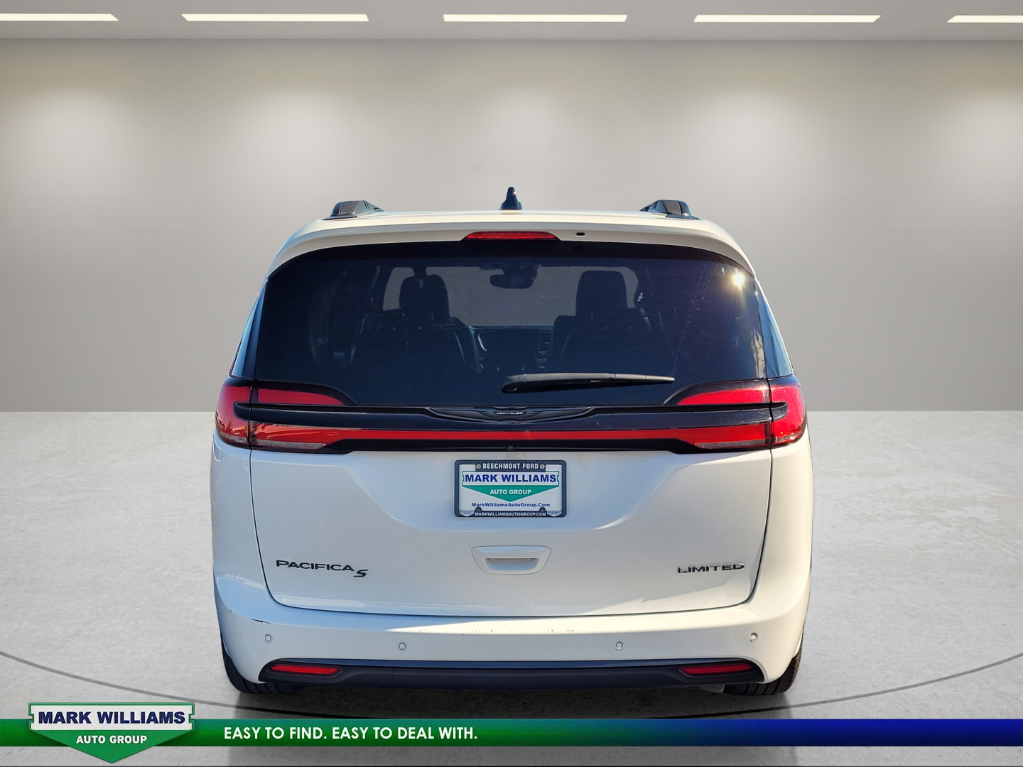Used 2025 Chrysler Pacifica Limited FWD image 5