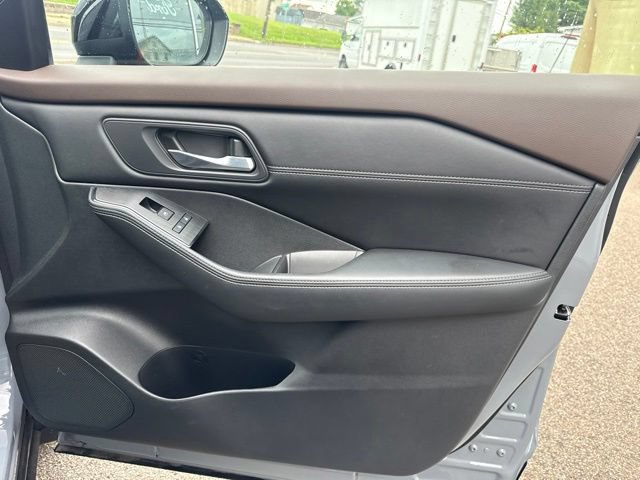 Used 2023 Nissan Rogue SV w/ SV Premium B Package AWD/4WD image 28