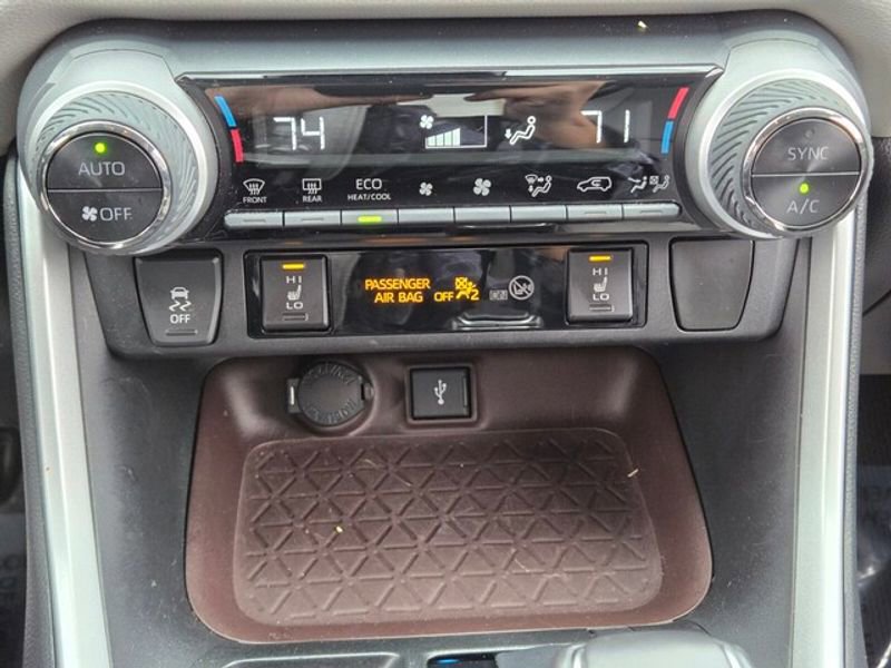 Used 2021 Toyota RAV4 Limited image 23