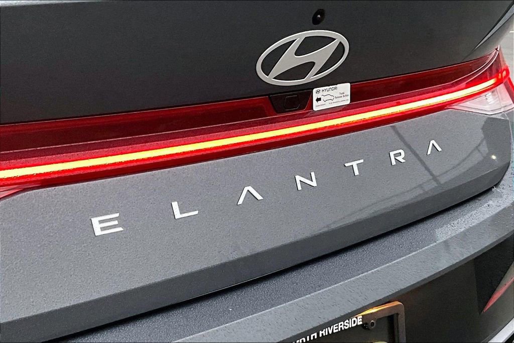 Used 2025 Hyundai Elantra SEL image 8