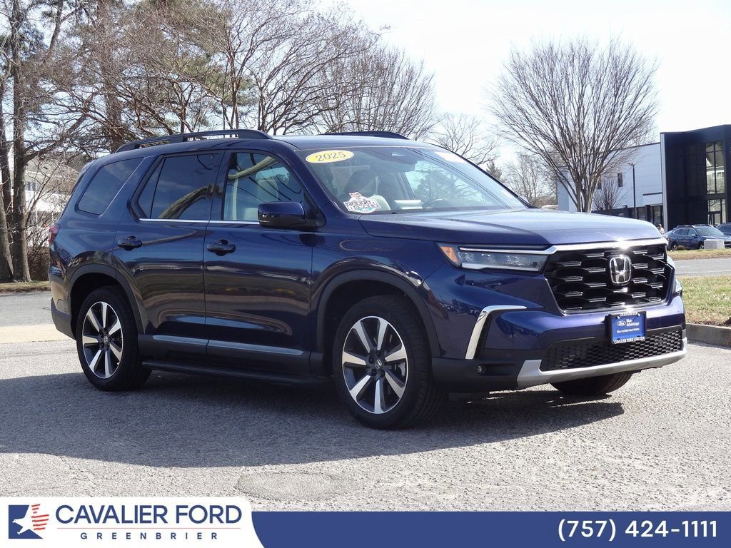 Used 2025 Honda Pilot Touring image 6