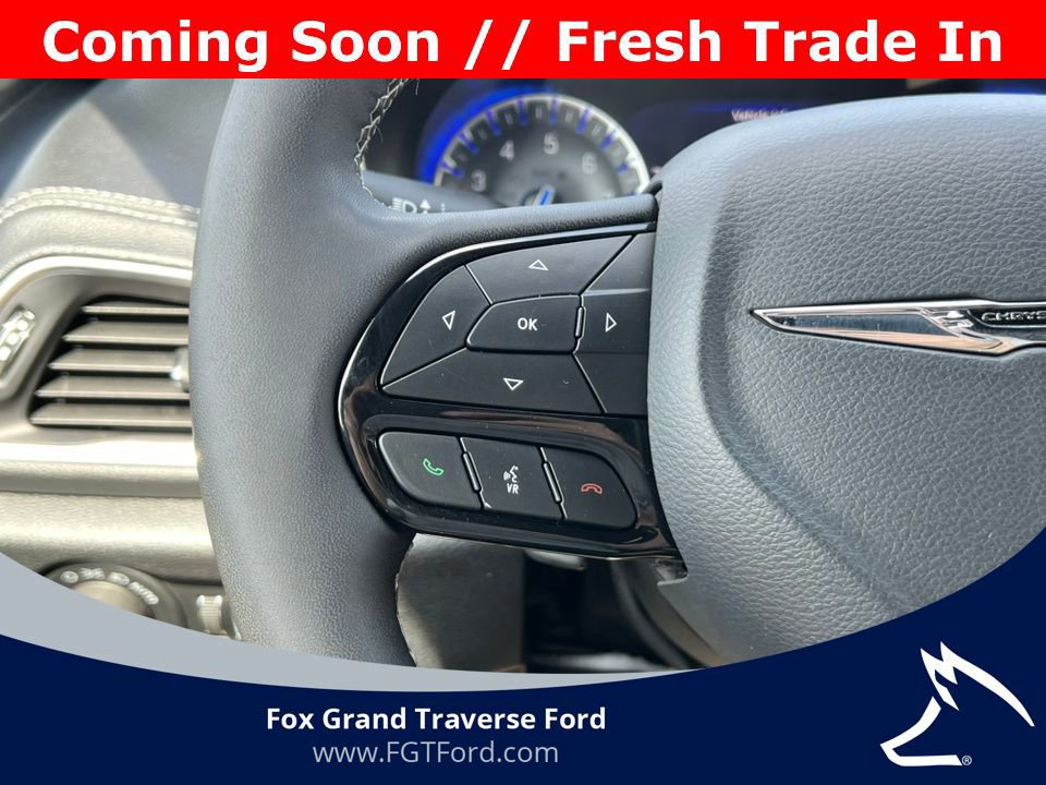 Used 2025 Chrysler Pacifica Limited FWD image 25