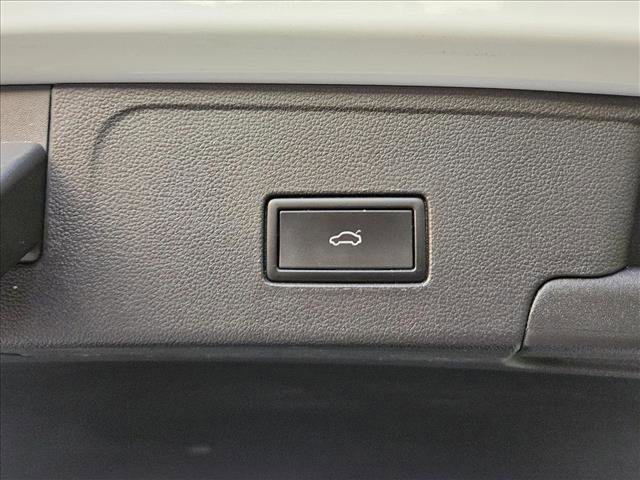Used 2024 Volkswagen Atlas Cross Sport SE FWD image 26