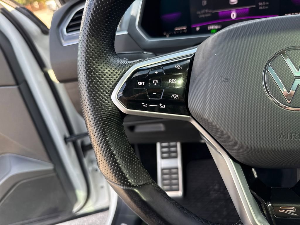 Used 2023 Volkswagen Tiguan SE R-Line image 16