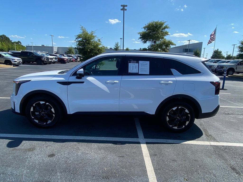 Used 2025 Kia Sorento S w/ Panoramic Sunroof Package FWD image 4