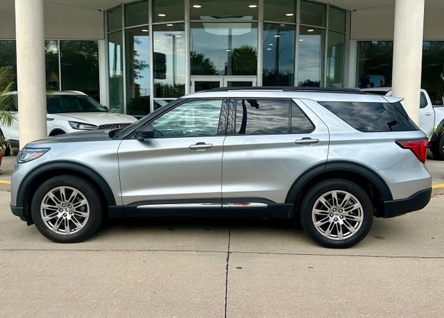 Certified 2025 Ford Explorer Active w/ Active Comfort Package AWD/4WD image 1