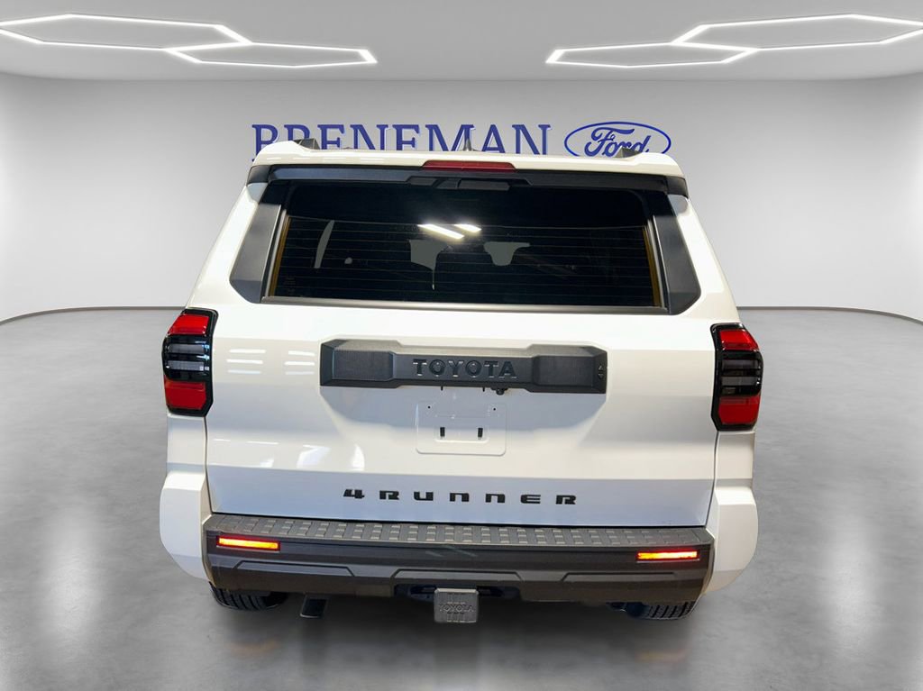 Used 2025 Toyota 4Runner SR5 AWD/4WD image 4